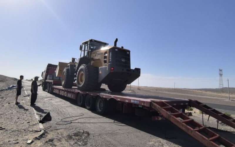 Se han entregado dos cargadores de ruedas a la ciudad de Hami, Xinjiang, China. Se han entregado dos cargadores de ruedas a la ciudad de Hami, Xinjiang, China.